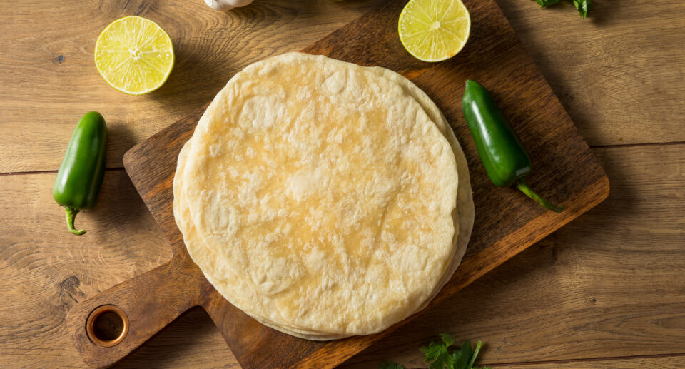 Vegán tortilla zöldséges töltelékkel és babkrémmel